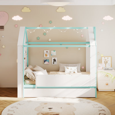 Lit maison avec lit gigogne, tablettes de rangement au pied de lit et éclairage à DEL