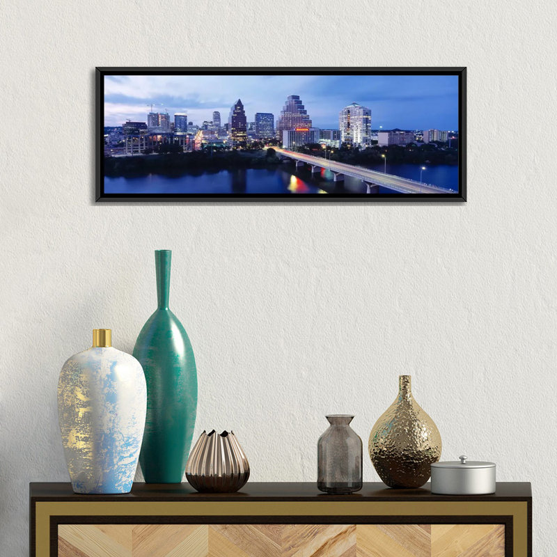 «Night Austin, Texas», reproduction de photo sur toile, H 16 po x l 48 po x 1,5 po, Cadre noir