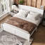 Lit plateforme en bois avec lattes de soutien et structure solide-633679812-633679816