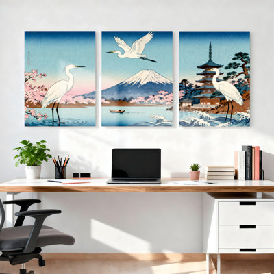 Ensemble de 3 tableaux sur toile tendue représentant une grue japonaise en fleurs de cerisier et le mont Fuji