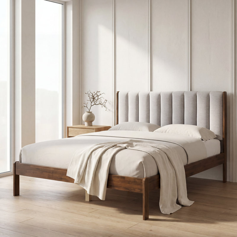 Structure de lit en bois massif Soren avec tête de lit tapissier beige