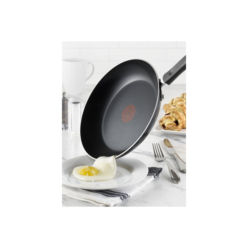 Poêle à frire antiadhésive T-fal Essentials, 10 po, noir