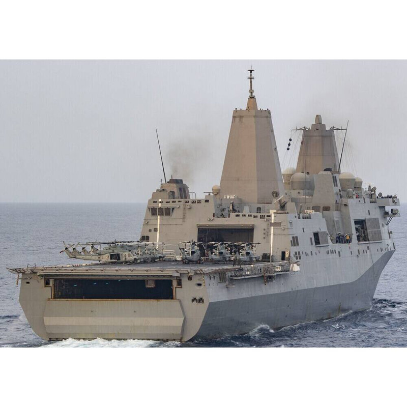 USS San Antonio (LPD-17) moyen, H 10 po x l 30 po x P 5 po