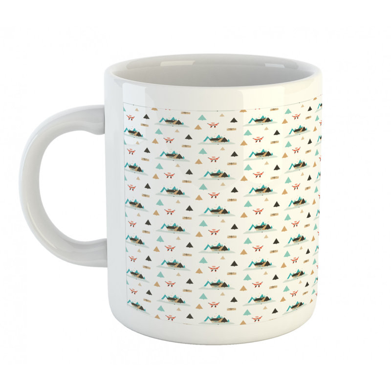 Tasse à café et arbres pin