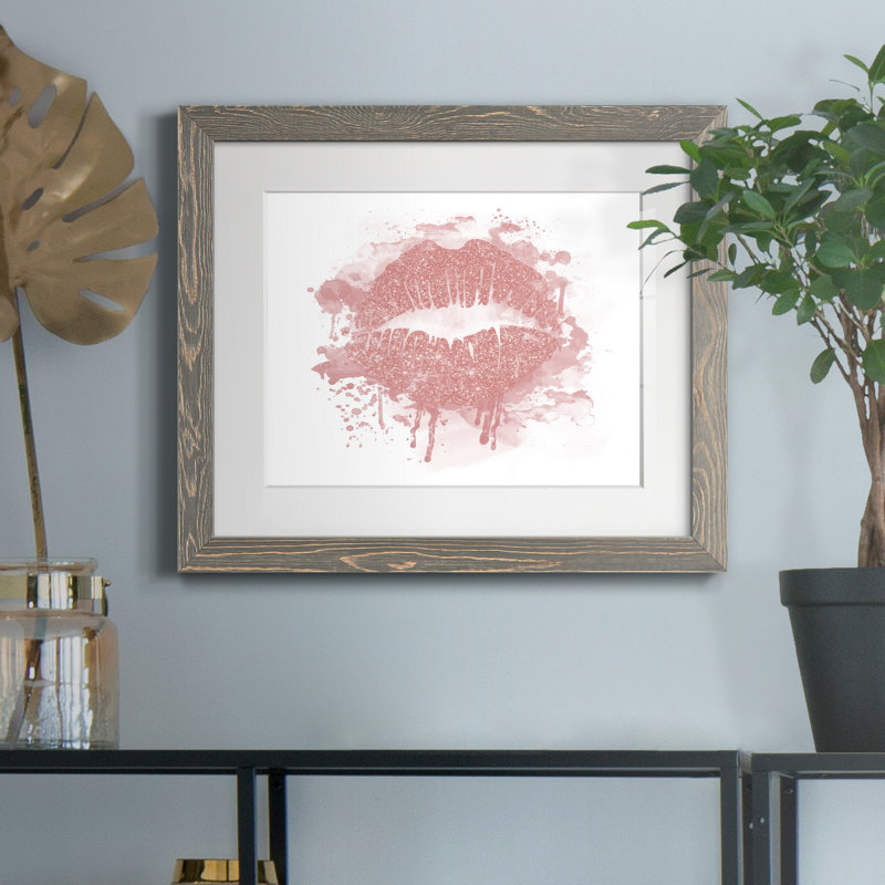 «Rose Gold Lips», impression sur papier encadrée, Papier avec cadre gris, H 20 po x l 17 po x P 1,5 po