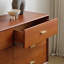 Armoire d'appoint en bois manufacturé brun rougeâtre