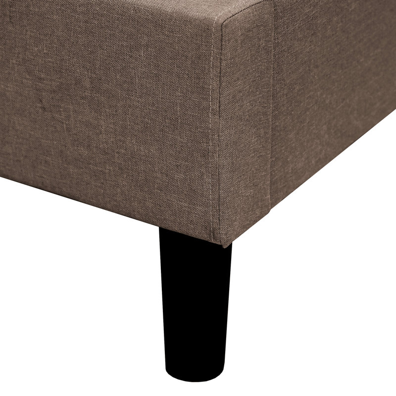 Lit tapissier brun moderne avec tête de lit, pieds et structure en bois à plateforme simple, emballage compact