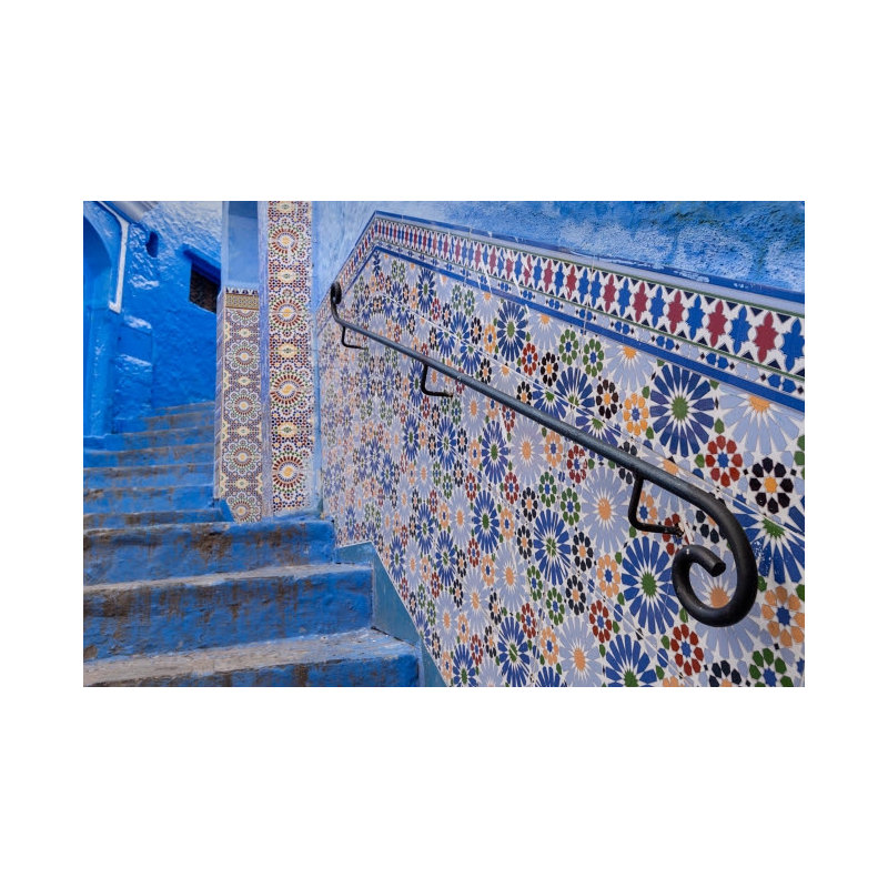 Afrique, Maroc, Chefchaouen, mur de tuiles décorées d'escalier