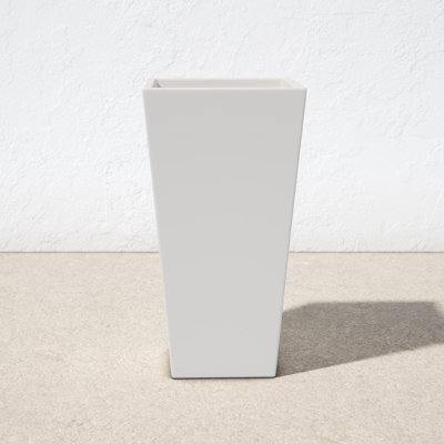 Robards Fiberglass Pot Planter