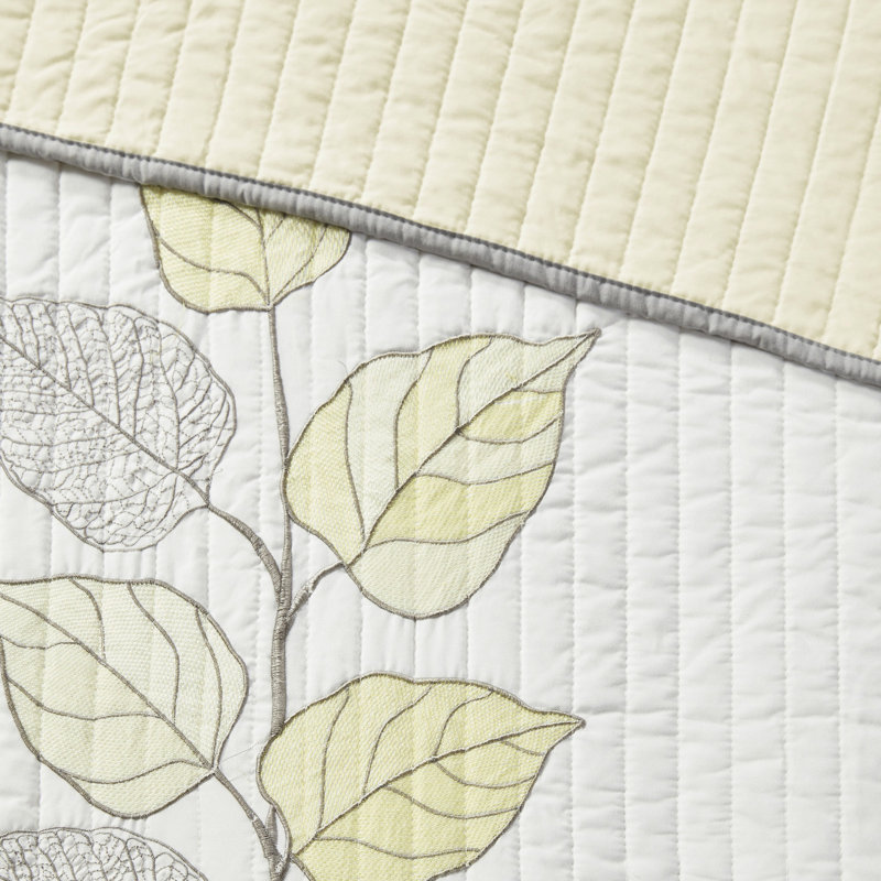 Courtepointe 6 pièces jaune et blanc avec broderie élégante jaune et blanc, Jaune / Blanc, King Quilt + 5 Additional Pieces