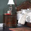 Élégante table de chevet 1pc de 3 tiroirs avec finition cerisier et meubles de chambre à coucher traditionnels