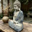 Sculpture de jardin bouddha méditant | Statue en résine résistante aux intempéries avec détails de robe florale pour patio ou jardin zen