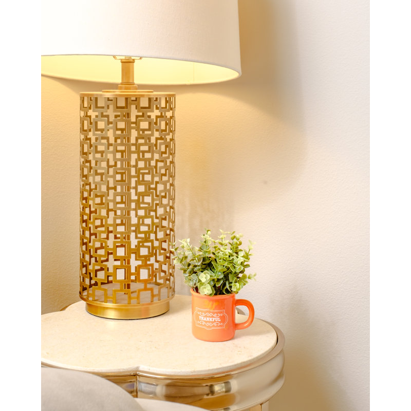 Eucalyptus artificiel dans un vase décoratif