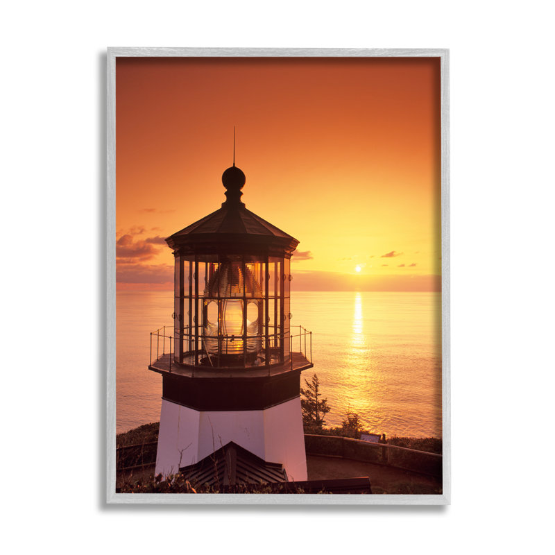 Phare au phare au coucher du soleil par Dennis Frates, H 30 po x l 24 po x P 1,5 po, Estampe numérique Farmhouse