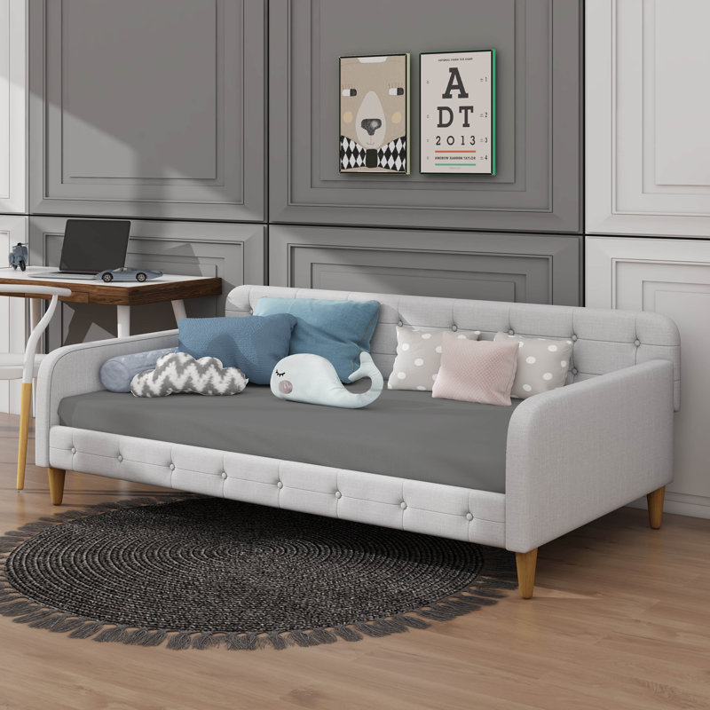 Lit de jour enveloppé dans un tissu d'ameublement et reposant sur des pieds robustes, Beige