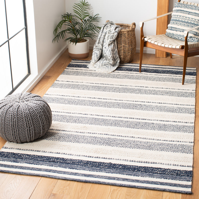 Tapis ivoire / bleu marine en coton tissé à plat à la main Addilyn, Rectangle 4 pi x 6 pi