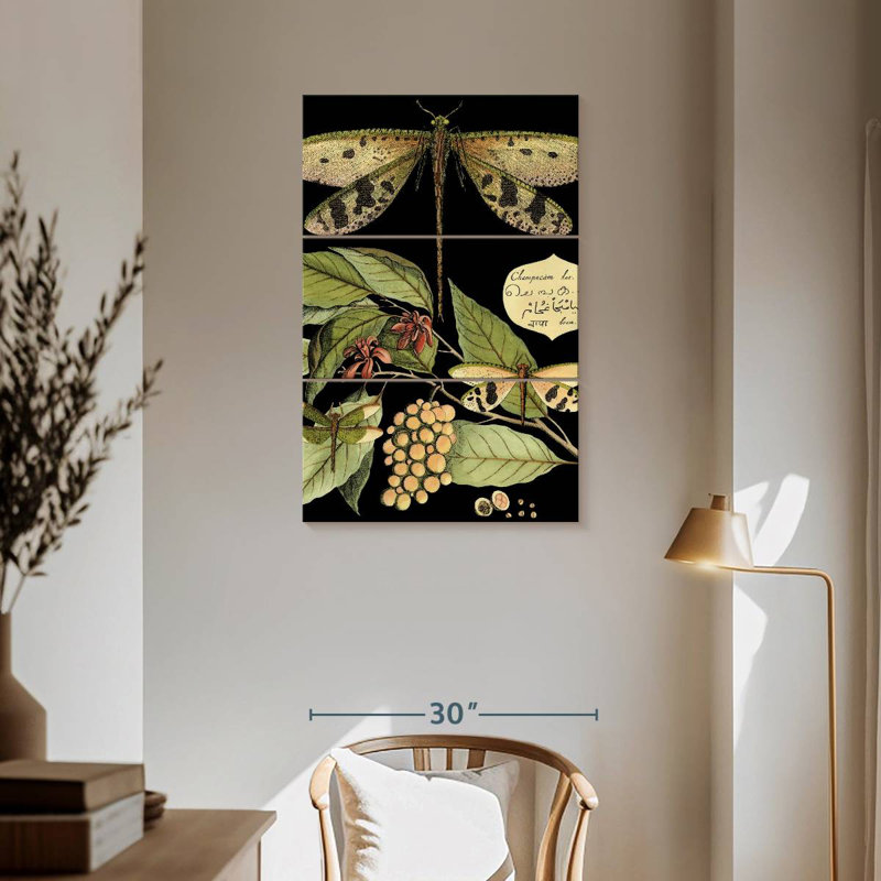 Libellule fantaisiste Keiri sur fond noir I, H 57 po x l 36 po