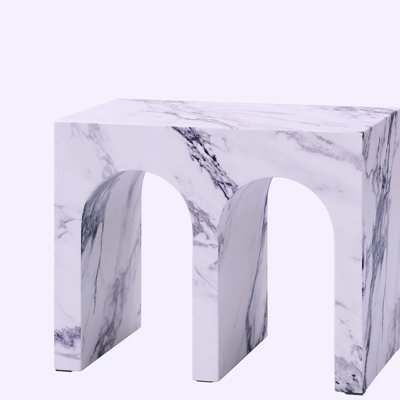 Petite table d'appoint pratique, style moderne et polyvalente