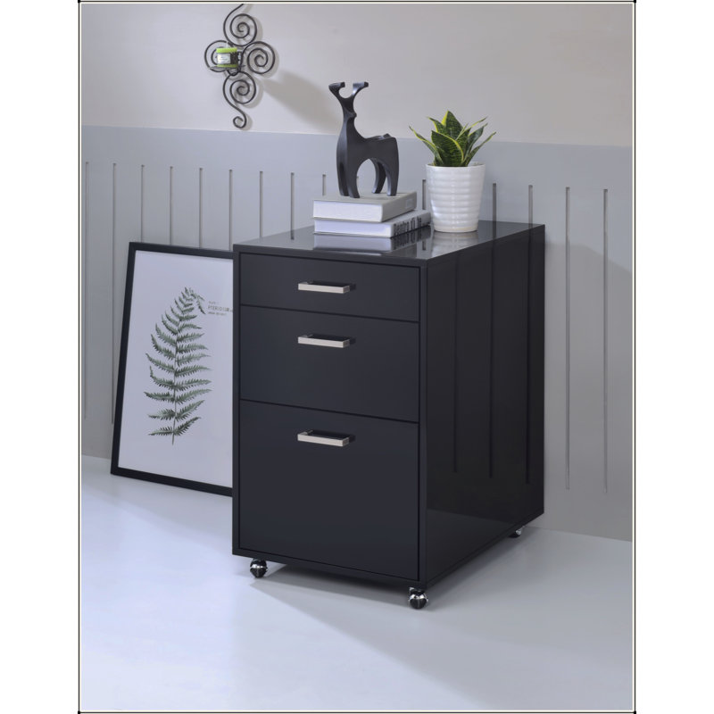 Armoire ultrabrillante et chromée