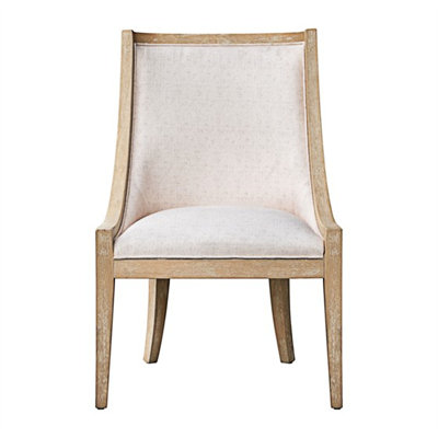 Chaise rembourrée avec garniture cloutée