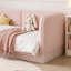 Lit simple au sol avec tête de lit et accoudoirs rembourrés, base de lit en peluche au design doux et sécuritaire, lit plateforme à profil bas avec côtés de protection-769973467