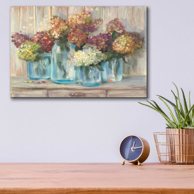 «Hydrangeas In Glass Jars» par Carol Rowan