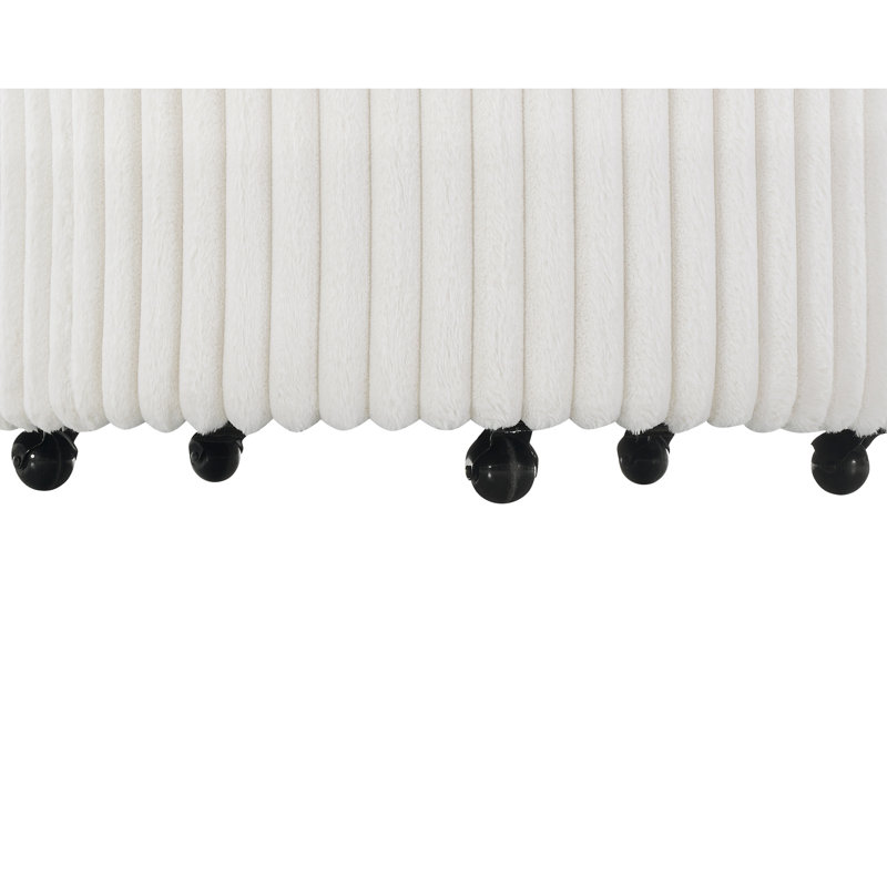 Fauteuil contemporain en velours côtelé à roulettes, pour une maison élégante et confortable grâce à son revêtement à larges côtes.
