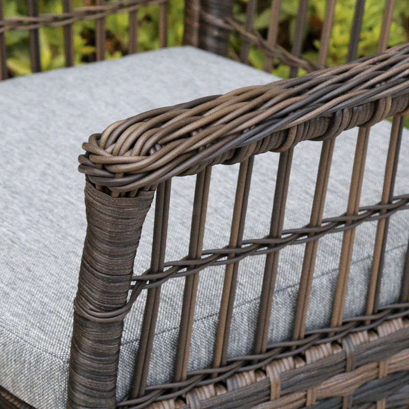 Chaise de patio pivotante en osier