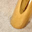 Table ronde à 42 pieds en pierre et marbre à grain 42 avec pieds en acier inoxydable plaqué or