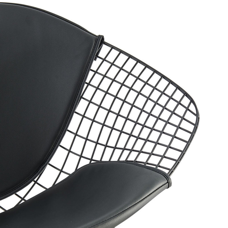 Chaise Diamond avec finition dorée, structure noire, siège en polyuréthane, soudure en fil d'acier fabriquée à la main, profondeur de 33 po, largeur de 26 po, hauteur de 31 po, cadre de 23 lb