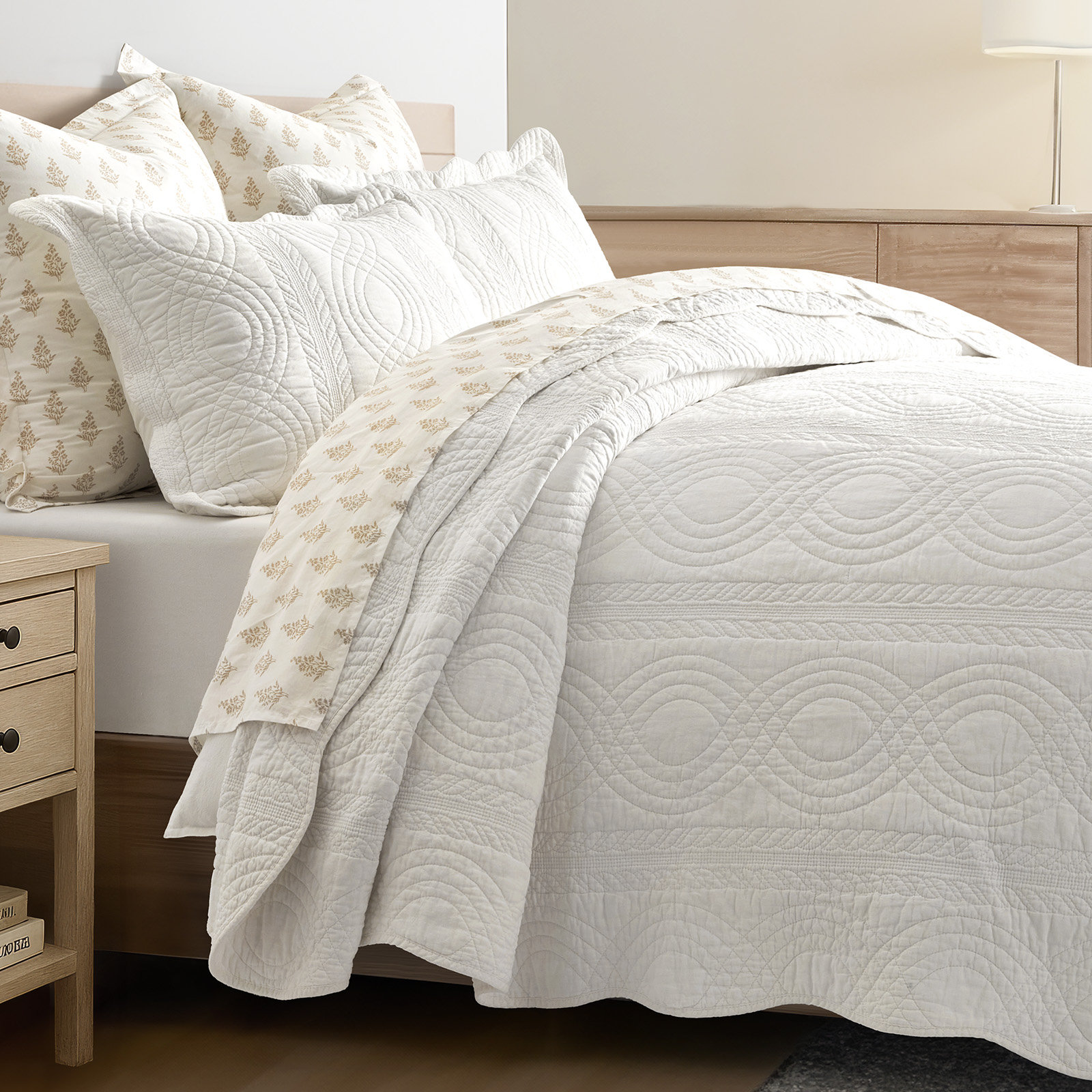 Scallop Edge 100% Cotton Quilt Set, King Quilt + 2 King Shams, Bright White