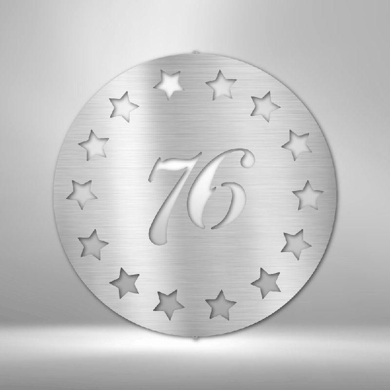 Décoration murale en métal découpé au laser 76 po Old School, H 14,25 po x l 14,5 po x P 0,5 po, Argent argent
