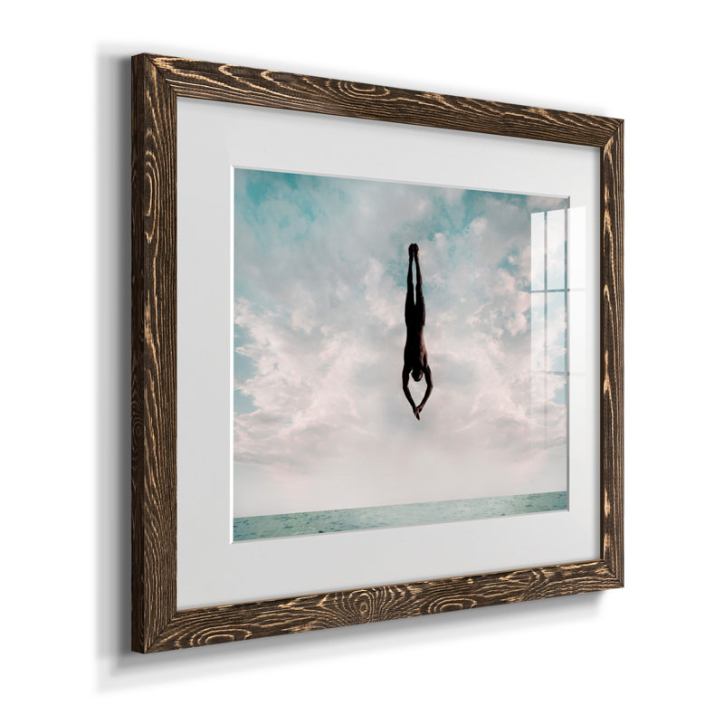 Cliff Diver par J Paul - reproduction de photo sur papier encadrée, Noyer, H 24 po x l 18 po x P 1,5 po