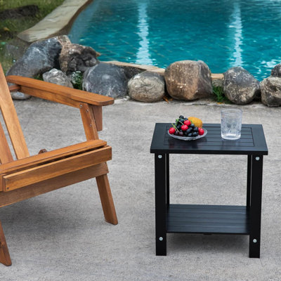 Table d'appoint extérieure Adirondack - Table de bout d'extérieur en bois d'acacia résistant aux intempéries avec double rangement, table de véranda pour patio, jardin, pelouse, balcon et salon
