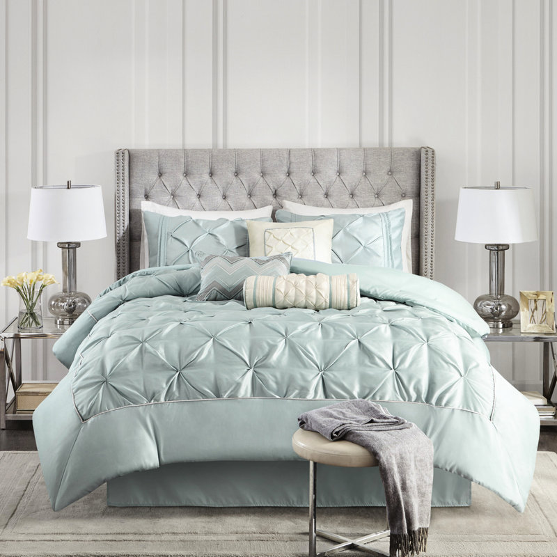 7 Piece Comforter In King Size - Bedding With Fill And Matching Accessories