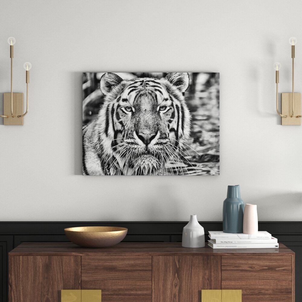 Leinwandbild Tiger im Wasser in Monochrom