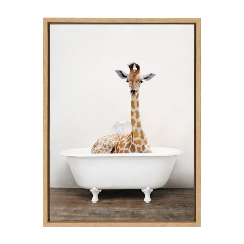 «Girafe 2 in the Tub Color» par Amy Peterson, reproduction d'art sur toile encadrée, Naturel