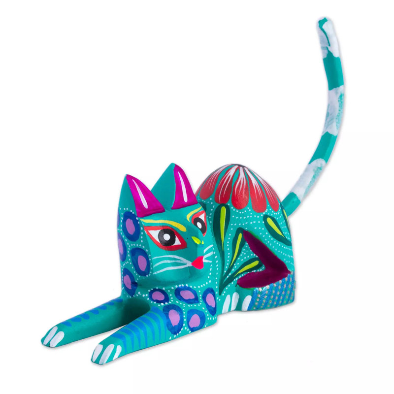 Figurine de chat excité