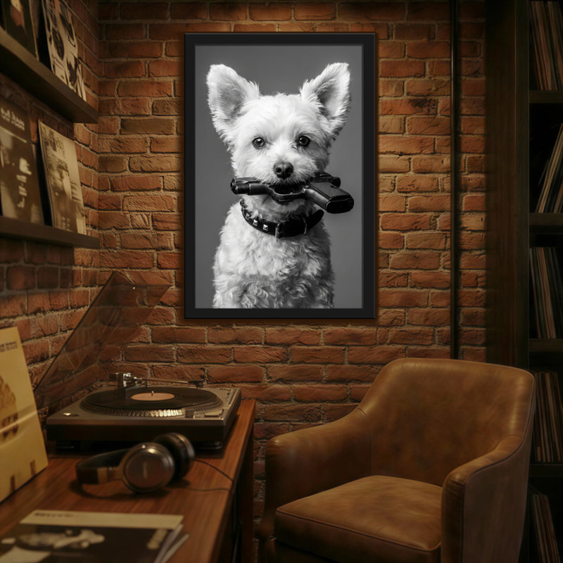 Animaux, chien tenant un pistolet dans la bouche, noir et blanc, H 24 po x l 16 po
