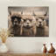 Alpacas, photographie de paysage monochrome sur bois-663681323