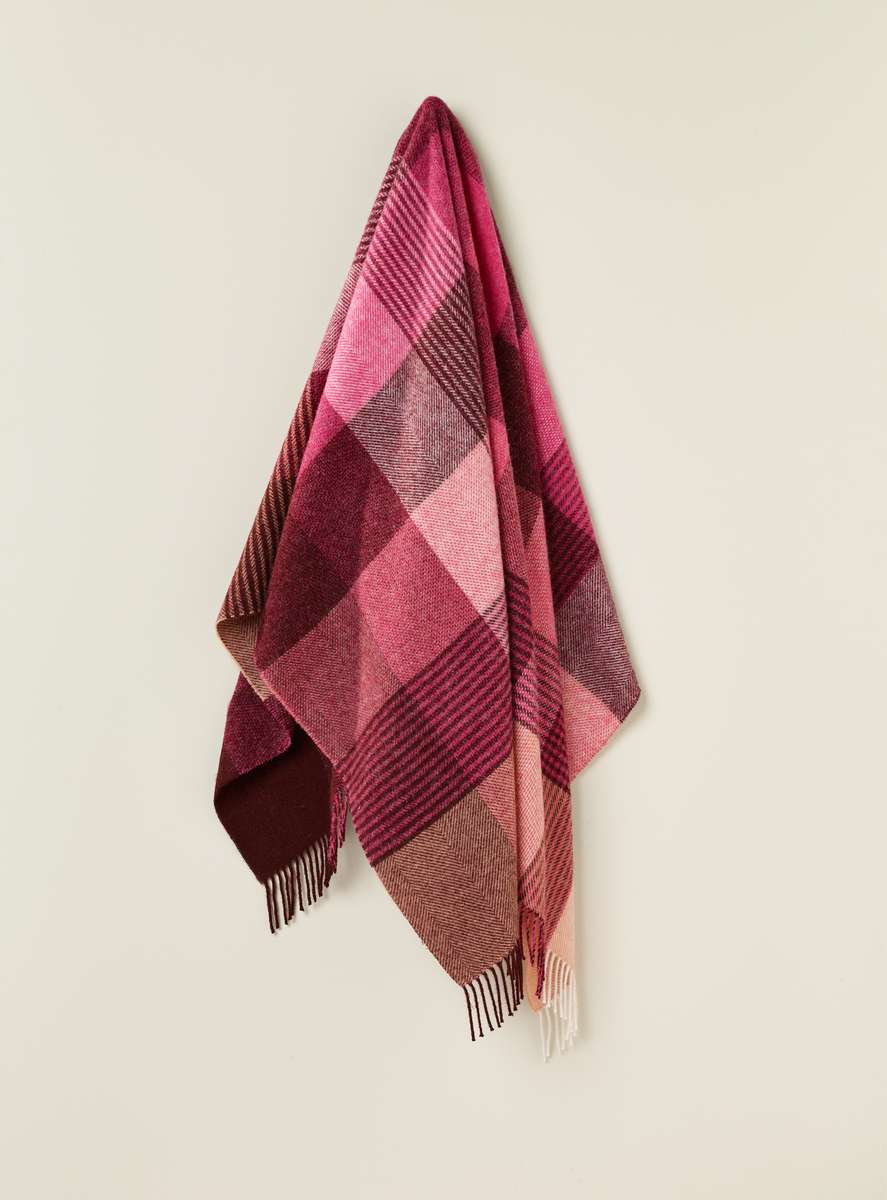 Shetland Wool Throw/Blankets Reversible Throw Blanket, Red/Pink Geometric
