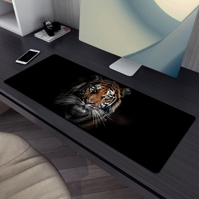 Tapis de souris Mighty Tiger, tapis de clavier de jeu pour animaux de la faune, protecteur d'ordinateur portable avec base en caoutchouc antidérapant, grands cadeaux de MousePad prolongés pour bureau à domicile, décor Deskmat 15,75 po x 35,4 po Livré avec une tasse de 11 onces gratuite