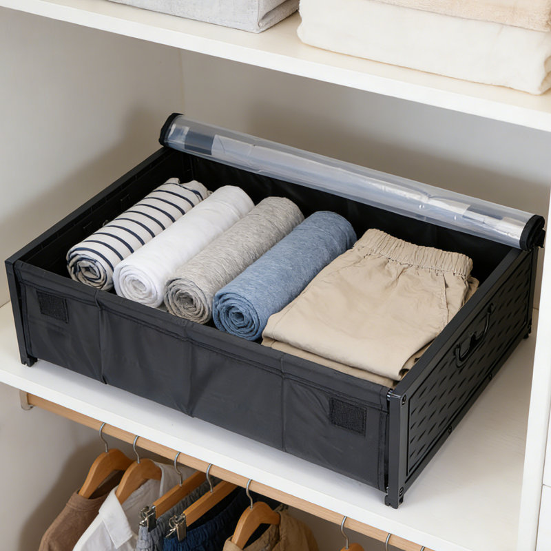 Boîte de rangement noire sous le lit avec roulettes à 360 ° et couvercles transparents