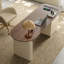 Bureau rectangulaire brun et beige en bois manufacturé-120332309