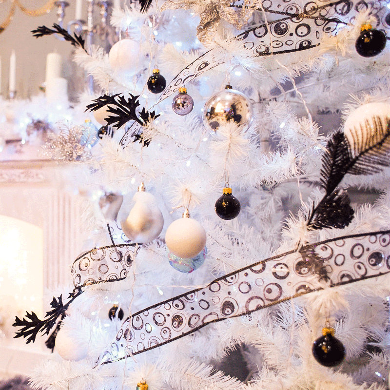 Arbre de Noël artificiel blanc illuminé avec lumières DEL blanc chaud pré-éclairées, branches en PVC, 8', Illuminée