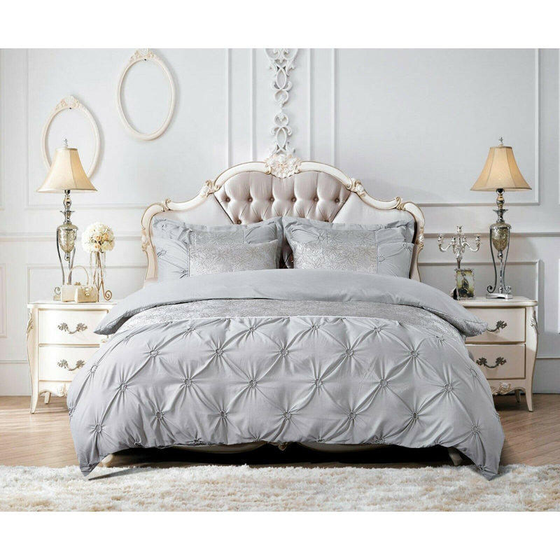 Weller Polyester Floral Bedspread with Pillow Shams Included, 250 x 250cm Bedspread + 2 Pillow Shams