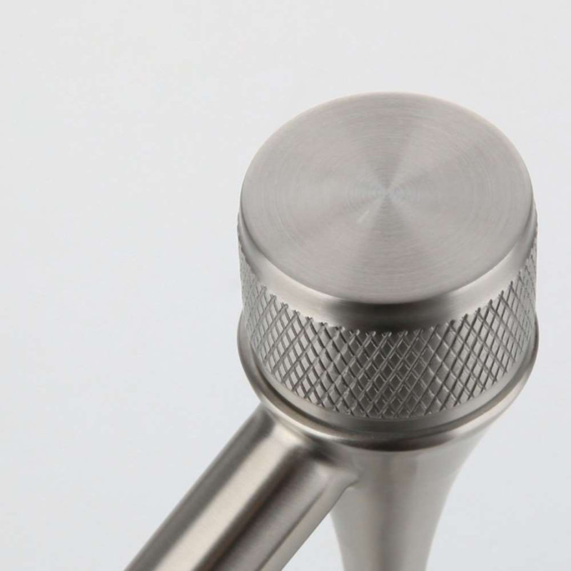 Élégante précision: robinet à fixation sur le comptoir Smart Touch, Nickel brossé