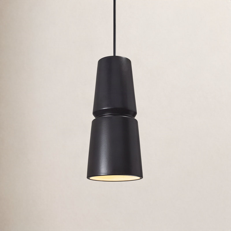 Luminaire suspendu conique à 1 lumière Logan, H 13,5 po x l 6 po x P 6 po, Noir mat carbone, Nickel brossé