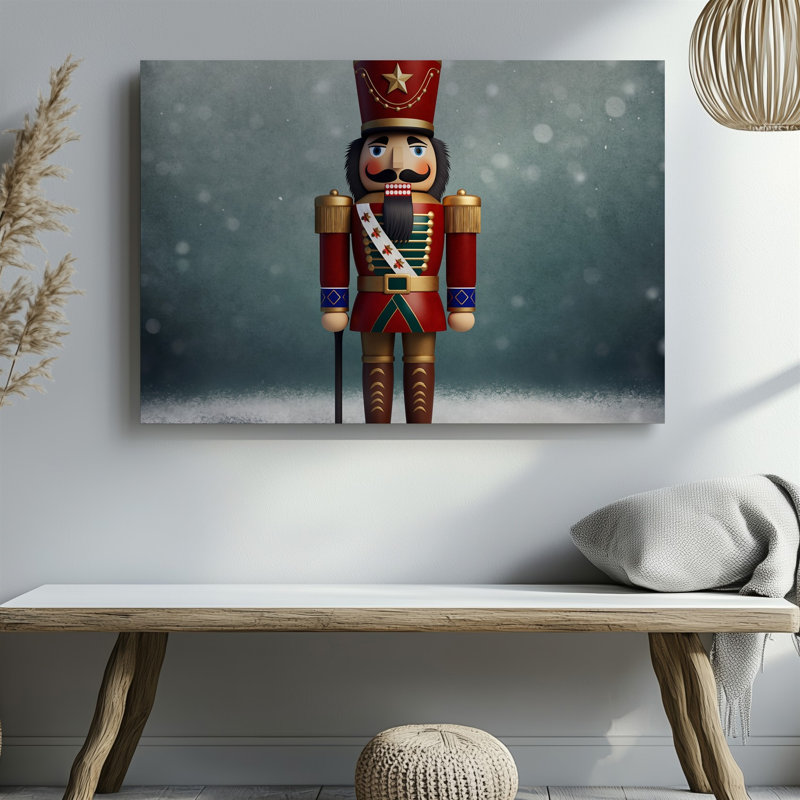 Toile, un grand soldat casse-noisette royal se dresse fièrement contre un art mural tendrement texturé qui rappelle l'hiver