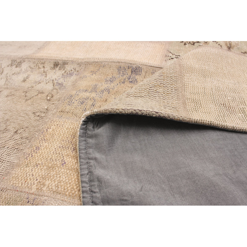 Tapis décoratif beige en laine noué à la main de conception unique 5 pi 7 po x 7 pi 8 po Borka